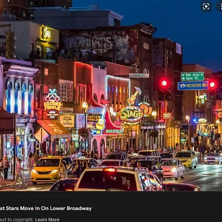 Comfort Downtown - Music Center Inn 4*