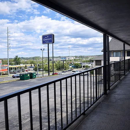 Hotel Quarters & Nashville