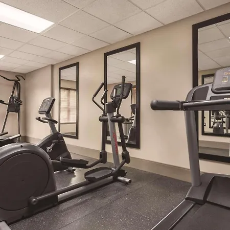 Hotel Country & By Radisson, Airport East, Tn