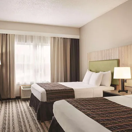 Country & By Radisson, Airport East, Tn 4*