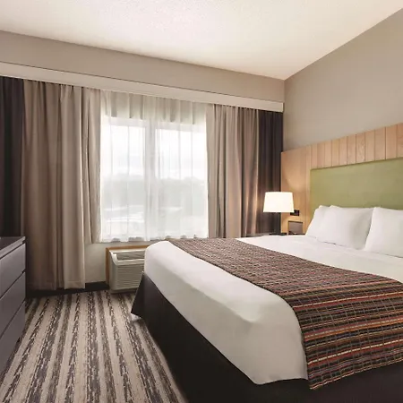 Country & By Radisson, Airport East, Tn Hotel
