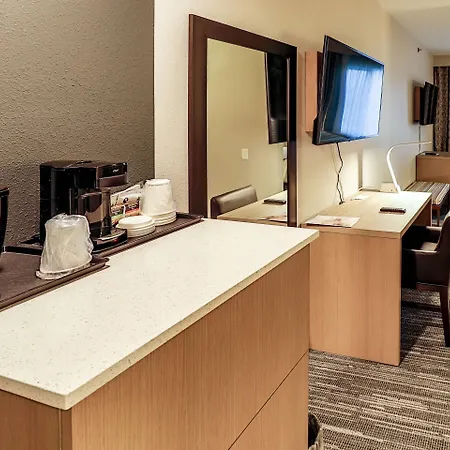 Country & By Radisson Airport Tn