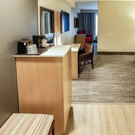 Country & By Radisson Airport Tn 4*