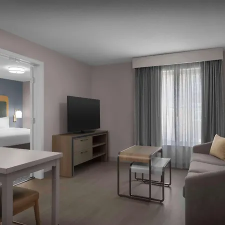 Hotel Homewood Airport 3*