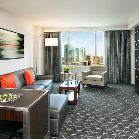 Hilton Downtown 4*