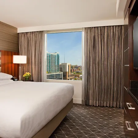 Hilton Downtown Hotel 4*