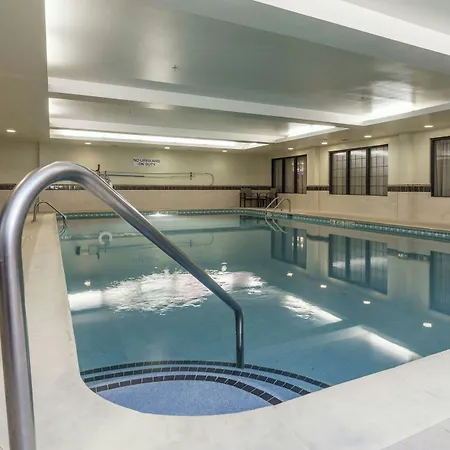 Courtyard By Marriott At Opryland 3*