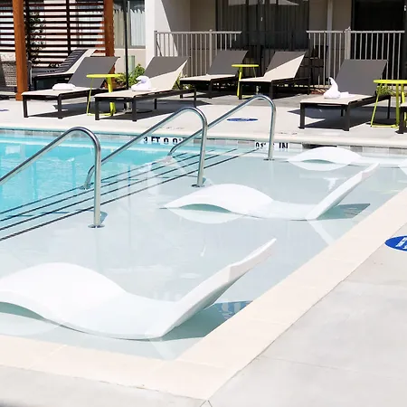 Doubletree By Hilton Airport 3*