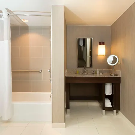 Doubletree By Hilton Airport 3*