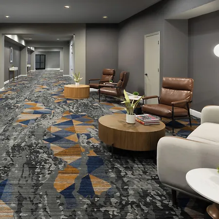 Hotel Delta By Marriott Airport