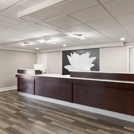 La Quinta By Wyndham South Hotel