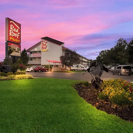 Red Roof Plus+ Airport Hotel Nashville