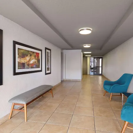 Hotel Baymont By Wyndham Airport 2*