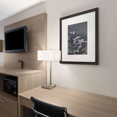 Baymont By Wyndham Airport Nashville