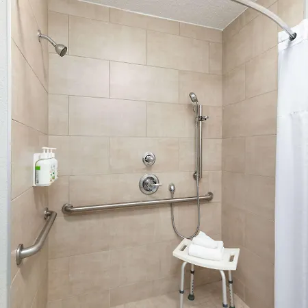 Hotel Baymont By Wyndham Airport