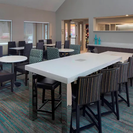 By Marriott Airport 3*