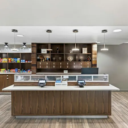 Four Points By Sheraton Airport Hotel