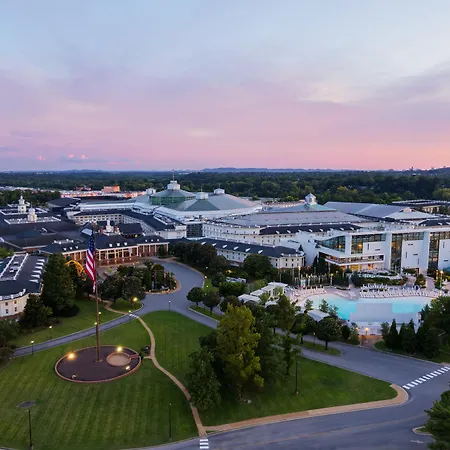 Hyatt Select Opryland 3*