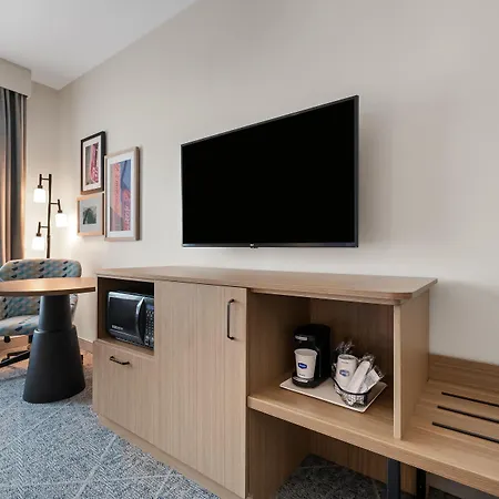 Hampton By Hilton Airport Century Place