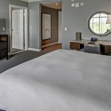 Hilton Hills 4*