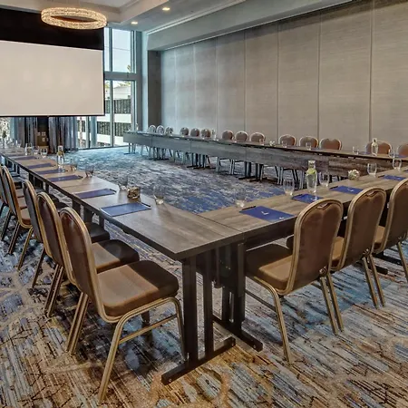 Hotel Hilton Hills 4*