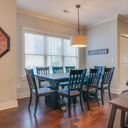 Modern 3 King Belmont Retreat With 2 Living Walk To Belmont & Vanderbilt Near Music Row The Gulch & 12th South 2 Miles To Broadway Large Dining Table Smart Tvs Parking 24 Hr Hospitality Holiday home Nashville