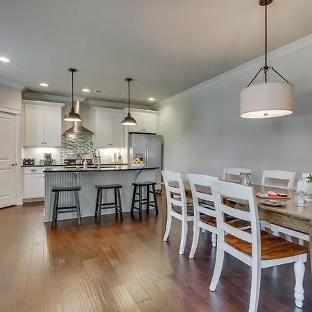 Holiday home Spacious 4 King Belmont 2 Living Walk To Belmont & Vanderbilt Large Dining Table Smart Tvs Parking 24 Hr Hospitality Near Music Row & The Gulch 2 Miles To Broadway Nashville