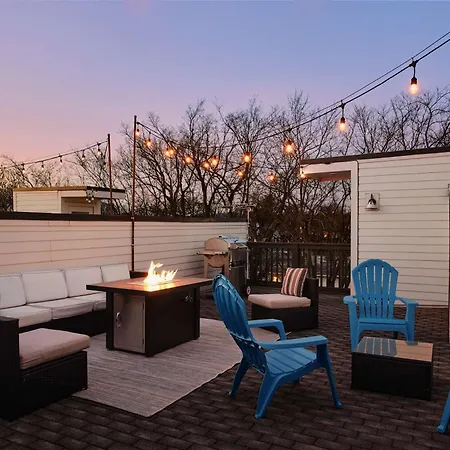Rooftop, Karaoke & Game Garage In East - 10 Min To Nissan Stadium, Garage, Ping Pong, Karaoke, Axe Throwing, Shuffleboard, 10 Mins To Broadway, 5 Mins To Five Points, Perfect For Bachelors Or Bachelorettes, 24 Hr Hospitality * Nashville