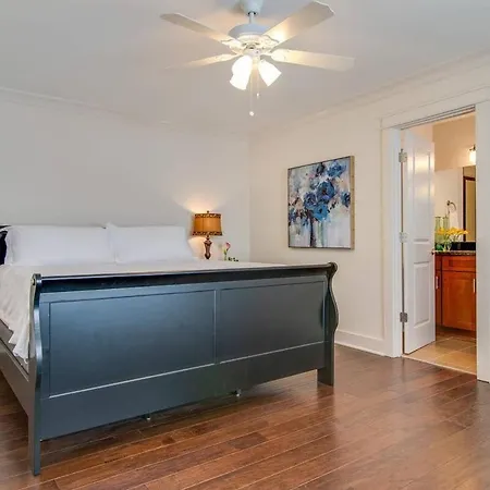 Holiday home Modern 3 King Belmont Retreat With 2 Living Walk To Belmont & Vanderbilt Near Music Row The Gulch & 12th South 2 Miles To Broadway Large Dining Table Smart Tvs Parking 24 Hr Hospitality Nashville