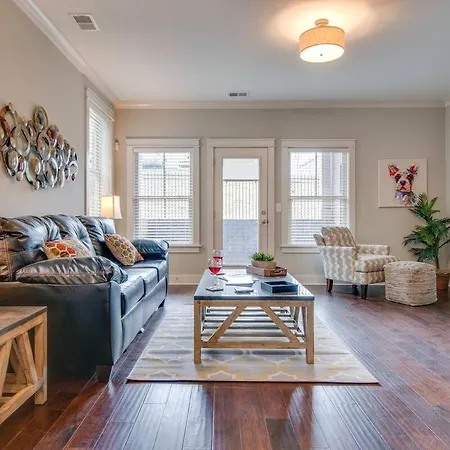Modern 3 King Belmont Retreat With 2 Living Walk To Belmont & Vanderbilt Near Music Row The Gulch & 12th South 2 Miles To Broadway Large Dining Table Smart Tvs Parking 24 Hr Hospitality * Nashville