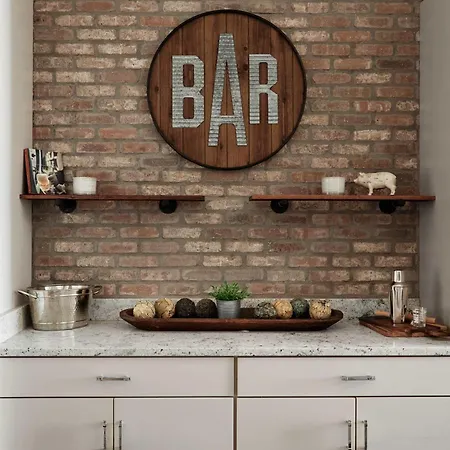 Rooftop, Karaoke & Game Garage In East - 10 Min To Nissan Stadium, Garage, Ping Pong, Karaoke, Axe Throwing, Shuffleboard, 10 Mins To Broadway, 5 Mins To Five Points, Perfect For Bachelors Or Bachelorettes, 24 Hr Hospitality * Nashville
