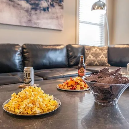 Modern 3 King Belmont Retreat With 2 Living Walk To Belmont & Vanderbilt Near Music Row The Gulch & 12th South 2 Miles To Broadway Large Dining Table Smart Tvs Parking 24 Hr Hospitality Holiday home Nashville