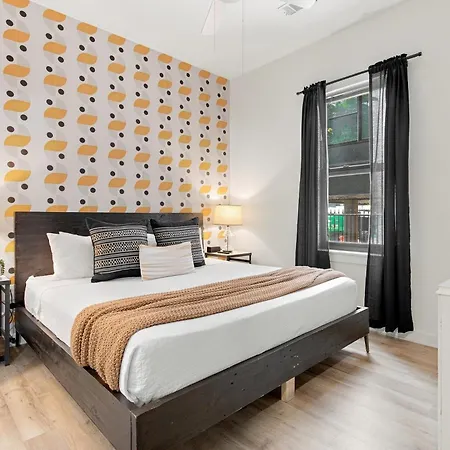 Walk To Vanderbilt And Belmont - Shuffle Board And Free Parking Holiday home