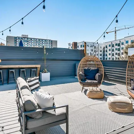Close To The Gulch - Book Today