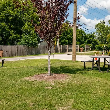 New 4 Bedroom Near Dt Walk To Restaurants *