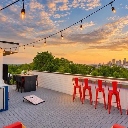 New Nashvegas Downtown Rooftop Views 13beds Holiday home Nashville