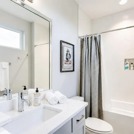 New Nashvegas Downtown Rooftop Views 13beds Holiday home