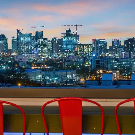 New Nashvegas Downtown Rooftop Views 13beds Holiday home