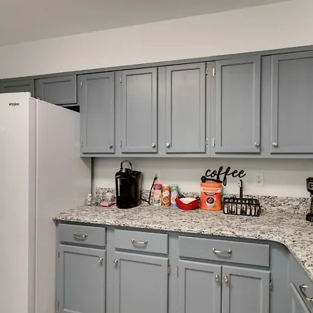 Beautiful 3 Bedroom- Free Parking 2m To Broadway Apartment Nashville