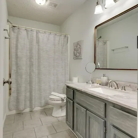 Beautiful 3 Bedroom- Free Parking 2m To Broadway