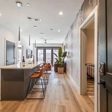 Walk To Nightlife, Vanderbilt, Minutes To Broadway Holiday home *