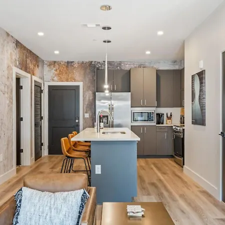 Holiday home Walk To Nightlife, Vanderbilt, Minutes To Broadway *