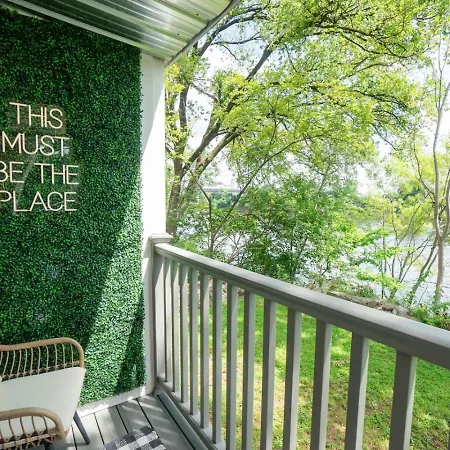 Holiday home Riverfront Oasis Pool King Bed Walk To Broadway *