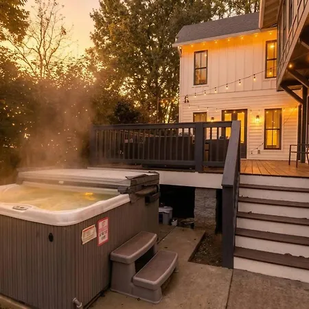 Large Grand East Nash 4br Hot Tub Holiday home Nashville