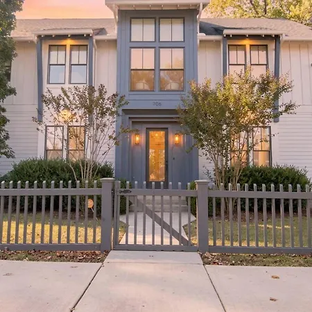 Large Grand East Nash 4br Hot Tub Holiday home Nashville