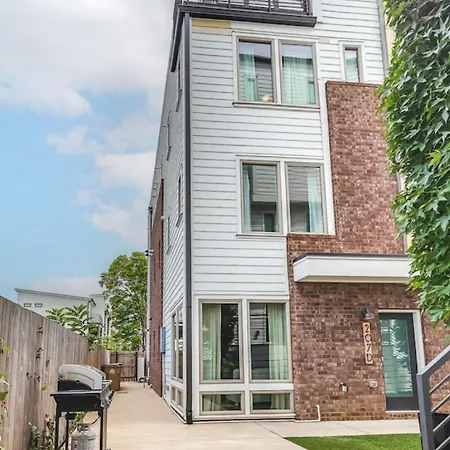 4br/5ba Rooftop Bar | Sleeps 12 | 1 Mi To Nissan Nashville