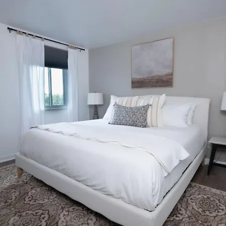 Holiday home Riverfront Oasis Pool King Bed Walk To Broadway