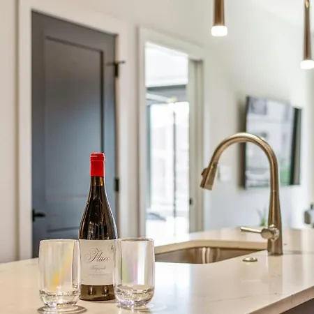 Walk To Nightlife, Vanderbilt, Minutes To Broadway Holiday home