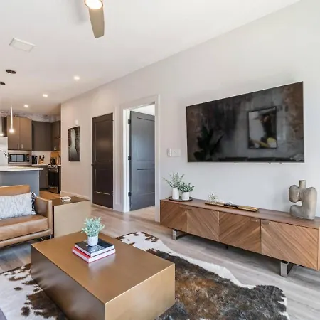 Holiday home Walk To Nightlife, Vanderbilt, Minutes To Broadway