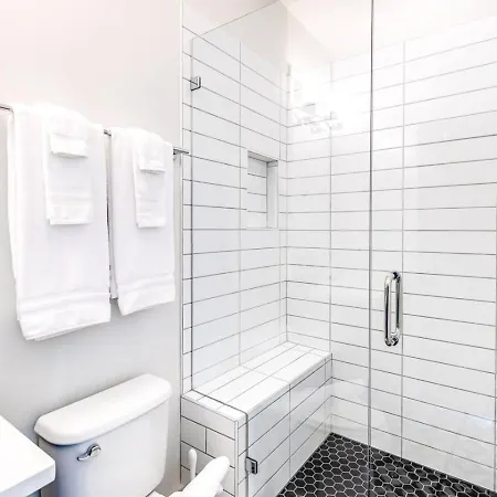 4br/5ba Rooftop Bar | Sleeps 12 | 1 Mi To Nissan Holiday home